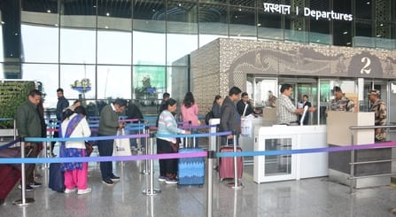 बुधवार को इंडिगो के विमानों की सामान्य आवाजाही से यात्रियों ने ली राहत की सांस। 