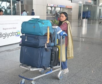 बुधवार को इंडिगो के विमानों की सामान्य आवाजाही से यात्रियों ने ली राहत की सांस। 