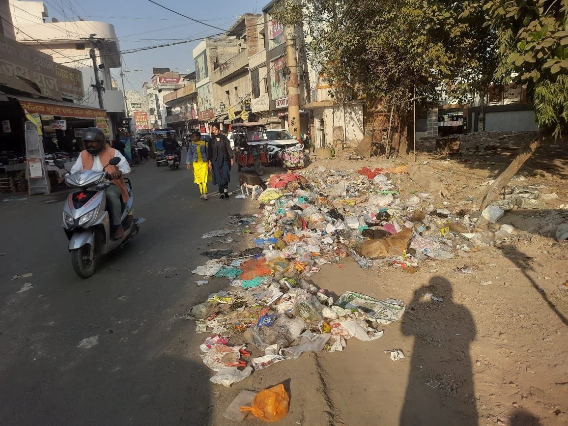 फोटो 03: सोनीपत में जुलूस निकालकर नगर निगम कार्यालय की ओर जाते कूड़ा उठाने वाली गाड़ियों के चाल फोटो 03: सोनीपत में जुलूस निकालकर नगर निगम कार्यालय की ओर जाते कूड़ा उठाने वाली गाड़ियों के चाल
