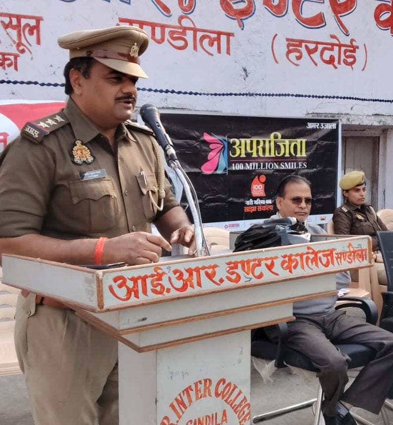 फोटो-19-आत्मरक्षा की बारीकियां सिखातीं श्रष्टि अवस्थी। संवाद फोटो-19-आत्मरक्षा की बारीकियां सिखातीं श्रष्टि अवस्थी। संवाद