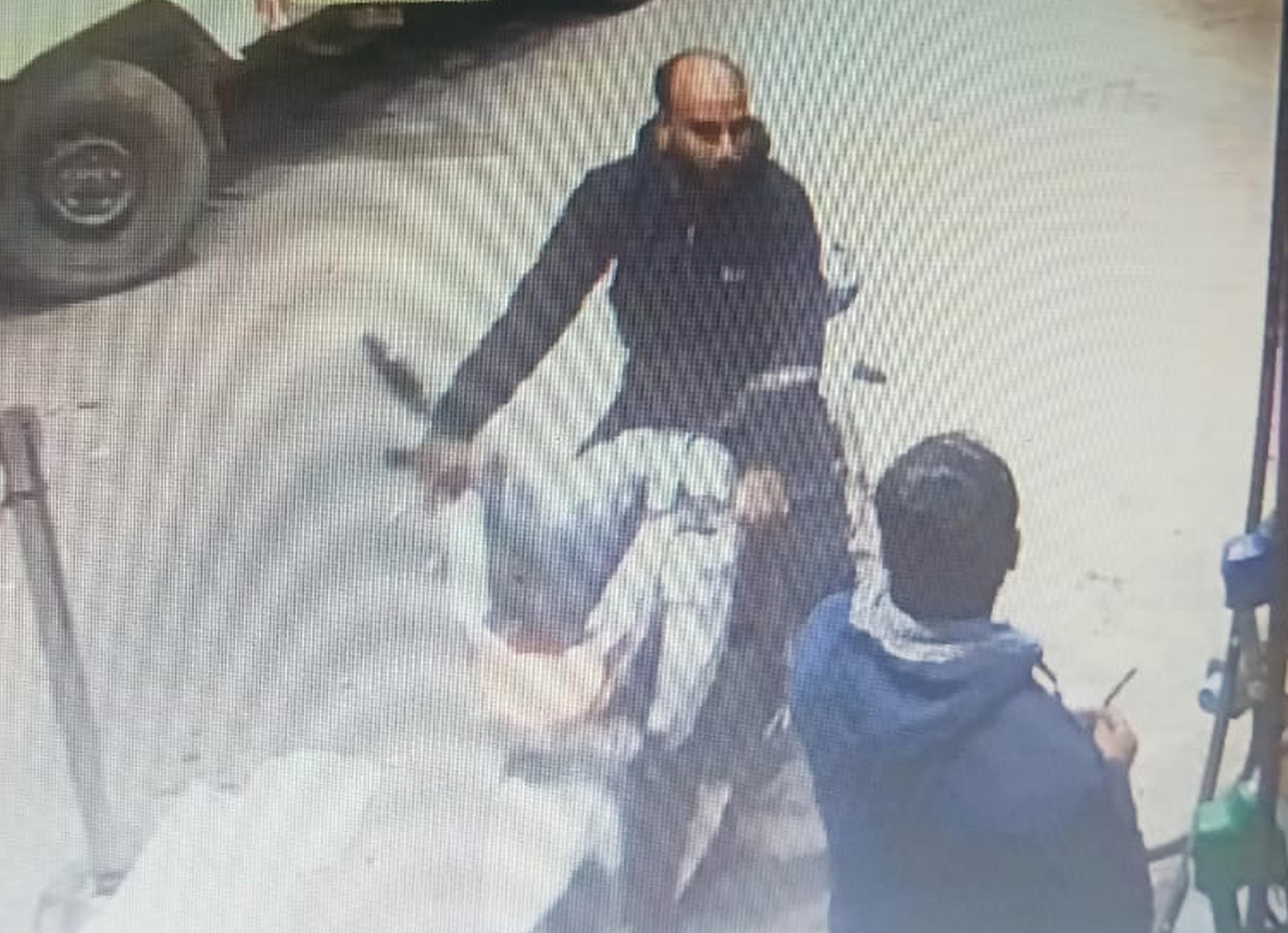 फोटो-24-सीसीटीवी कैमरे में कैद बाइक सवार। वीडियो ग्रैब