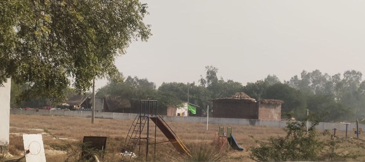 फोटो-4-वैरी गांव में ओपेन जिम में लगे उपकरण से गायब झूला। संवाद फोटो-4-वैरी गांव में ओपेन जिम में लगे उपकरण से गायब झूला। संवाद