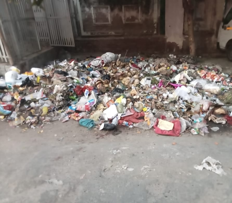 फोटो। अपर नगर आयुक्त शिशिर कुमार के साथ बैठक करते नगर निगम कर्मचारी संगठनों के सदस्य। संवाद फोटो। अपर नगर आयुक्त शिशिर कुमार के साथ बैठक करते नगर निगम कर्मचारी संगठनों के सदस्य। संवाद