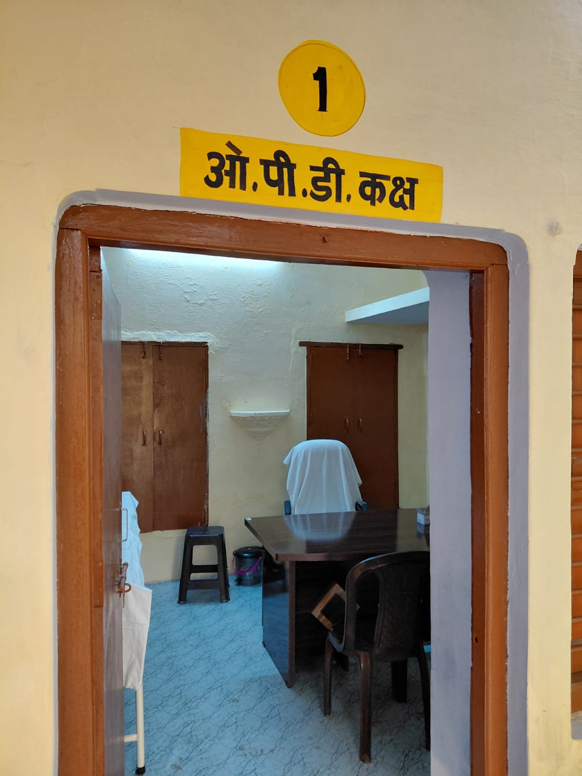 मोहल्ला सराय खां आरोग्य मंदिर में ओपीडी चिकित्सक की खाली पड़ी कुर्सी। संवाद मोहल्ला सराय खां आरोग्य मंदिर में ओपीडी चिकित्सक की खाली पड़ी कुर्सी। संवाद