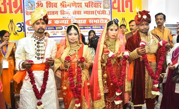 मोतीनगर स्थित अग्रवाल कॉलेज में बुधवार को सामूहिक विवाह समारोह का आयोजन किया गया। मोतीनगर स्थित अग्रवाल कॉलेज में बुधवार को सामूहिक विवाह समारोह का आयोजन किया गया।