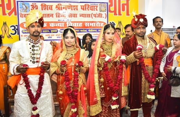 मोतीनगर स्थित अग्रवाल कॉलेज में बुधवार को सामूहिक विवाह समारोह का आयोजन किया गया। मोतीनगर स्थित अग्रवाल कॉलेज में बुधवार को सामूहिक विवाह समारोह का आयोजन किया गया।
