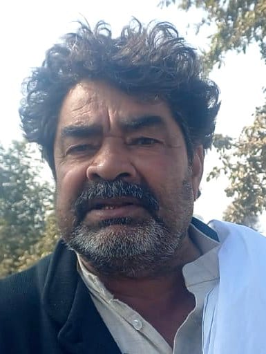 नैथला-फैजपुर निनाना मार्ग पर घटिया सामाग्री लगाने पर हंगामा करते ग्रामीण। संवाद नैथला-फैजपुर निनाना मार्ग पर घटिया सामाग्री लगाने पर हंगामा करते ग्रामीण। संवाद