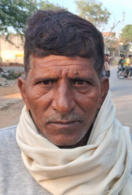 नैथला-फैजपुर निनाना मार्ग पर घटिया सामाग्री लगाने पर हंगामा करते ग्रामीण। संवाद नैथला-फैजपुर निनाना मार्ग पर घटिया सामाग्री लगाने पर हंगामा करते ग्रामीण। संवाद