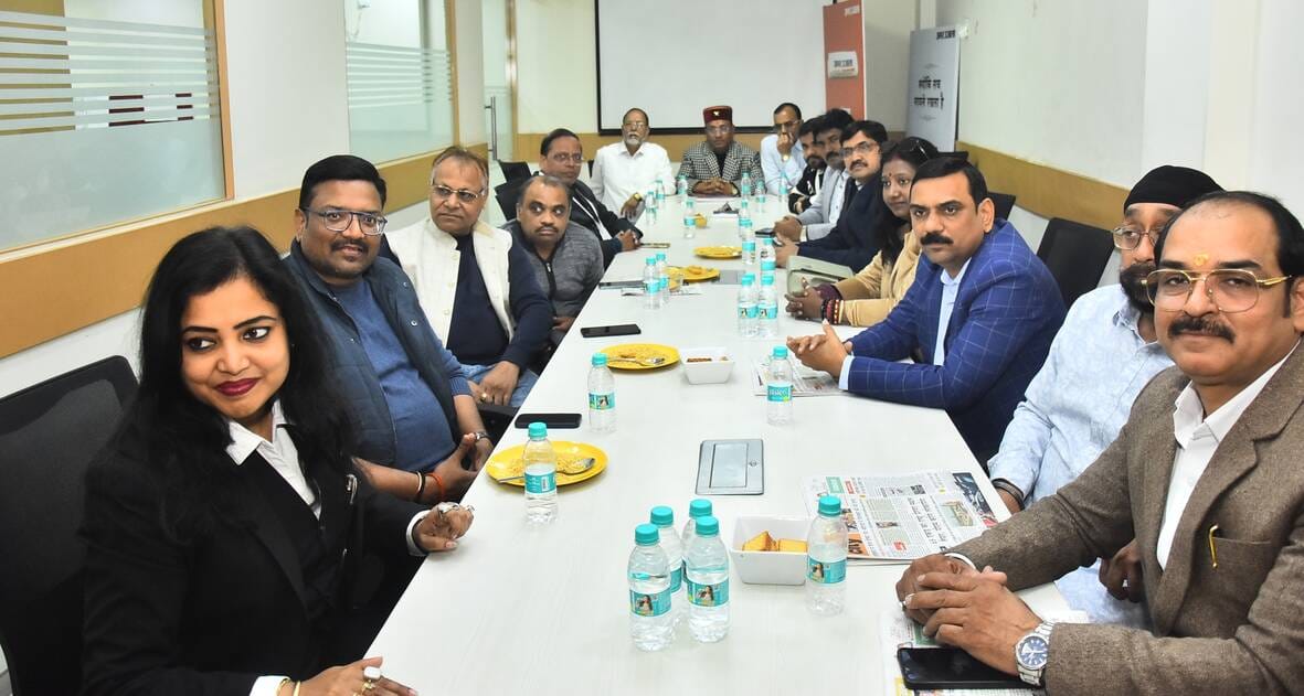 संगम-2025 कार्यक्रम की तैयारियों को लेकर पहुंचे विभिन्न समाज के लोग। संगम-2025 कार्यक्रम की तैयारियों को लेकर पहुंचे विभिन्न समाज के लोग।