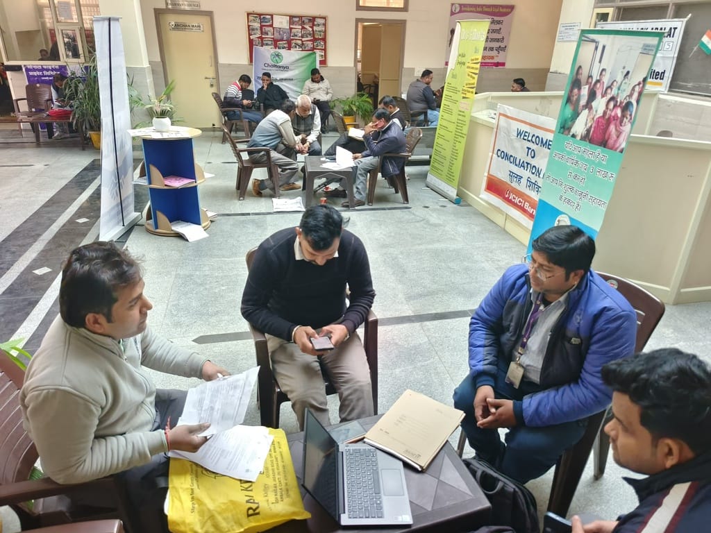 अंबाला सिटी के एडीआर सेंटर में स्थाई लोक अदालत में मामलों की सुनवाई चलती हुई। संवाद