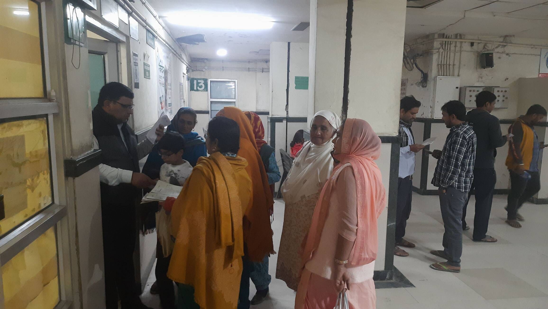 फोटो 03: साेनीपत के नागरिक अस्पताल में ओपीडी के दौरान स्त्री रोग विशेषज्ञ कक्ष के बाहर एएनसी जा फोटो 03: साेनीपत के नागरिक अस्पताल में ओपीडी के दौरान स्त्री रोग विशेषज्ञ कक्ष के बाहर एएनसी जा