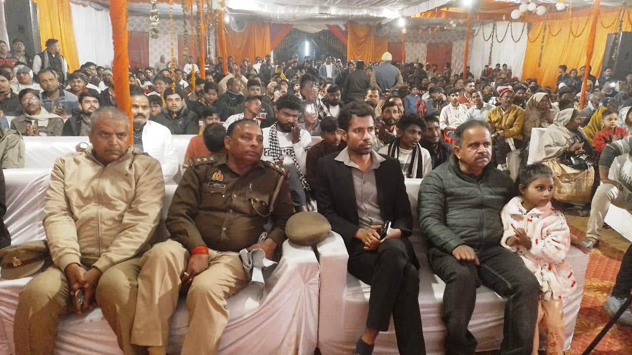 फोटो 25 सोेेेेेरोंजी में मेला मार्गशीर्ष में गायिका खुशी अपनी प्रस्तुति देती। स्रोत:संवाद फोटो 25 सोेेेेेरोंजी में मेला मार्गशीर्ष में गायिका खुशी अपनी प्रस्तुति देती। स्रोत:संवाद