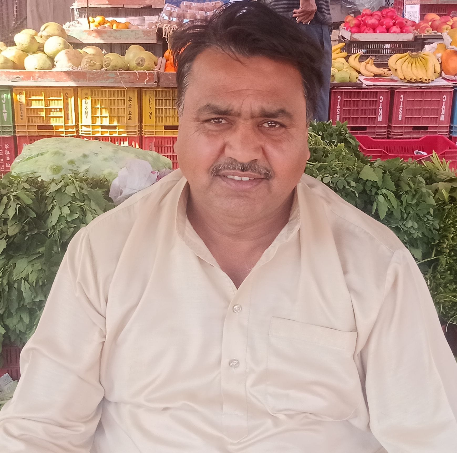 फोटो संख्या:61= सब्जी मंडी में रखा बथूआ---संवाद