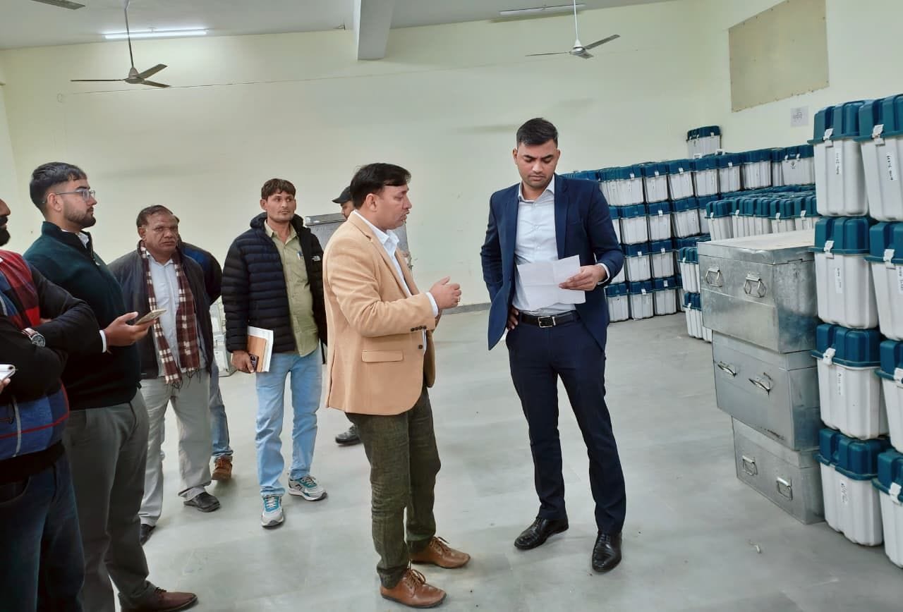 12जेएनडी07 : लघु सचिवालय में अधिकारियों की बैठक लेते एडीसी विवेक आर्य। स्रोत प्रशासन 12जेएनडी07 : लघु सचिवालय में अधिकारियों की बैठक लेते एडीसी विवेक आर्य। स्रोत प्रशासन