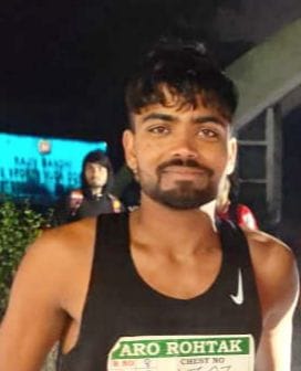 31-रोहतक के राजीव गांधी खेल परिसर में सेना भर्ती के दौरान दौड़ लगाते उम्मीदवार। संवाद 31-रोहतक के राजीव गांधी खेल परिसर में सेना भर्ती के दौरान दौड़ लगाते उम्मीदवार। संवाद