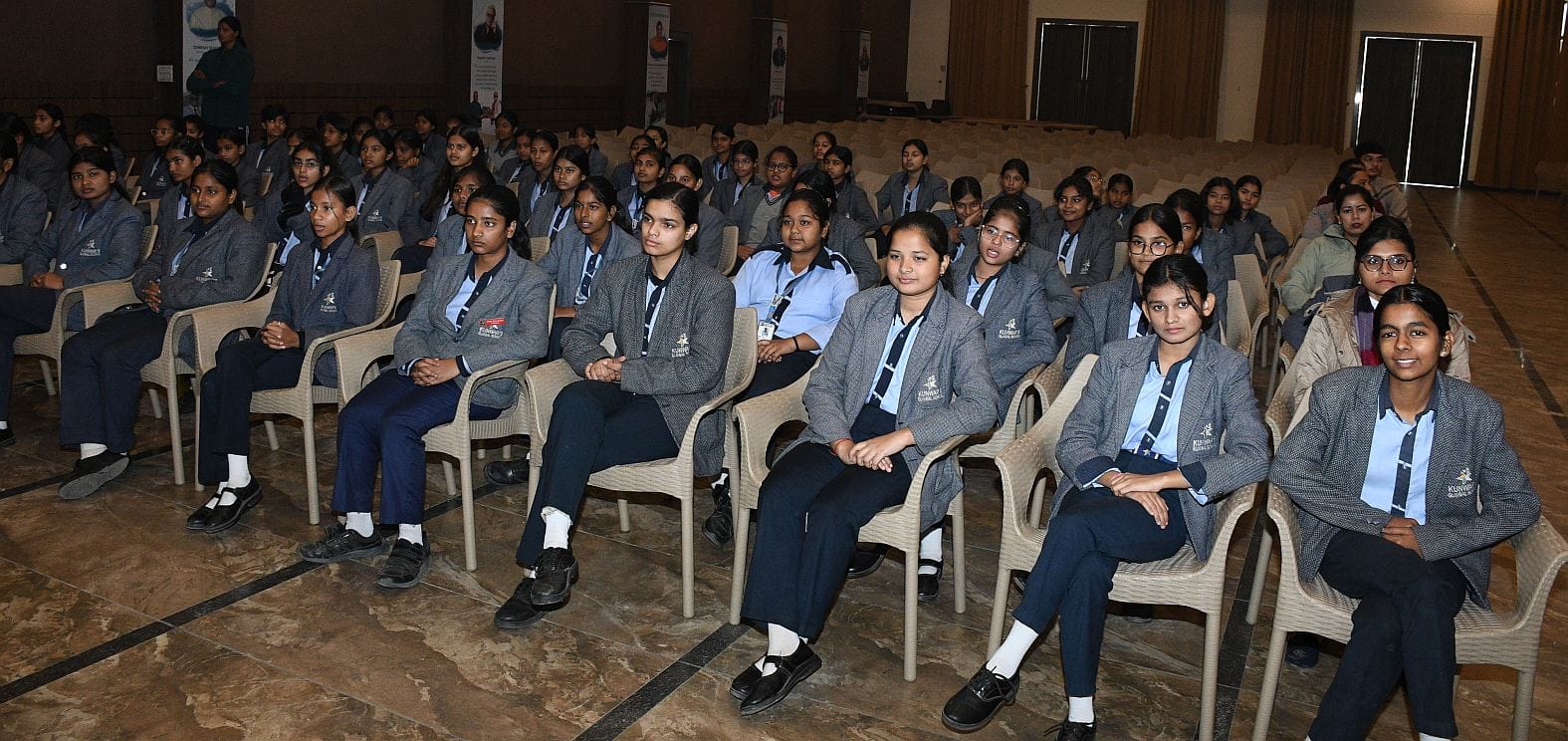 अमेरिका के वॉशिंगटन राज्य की रेडमंड सिटी काउंसिल की सदस्य बनी लखनऊ की बेटी मेनका सोनी का देवा र