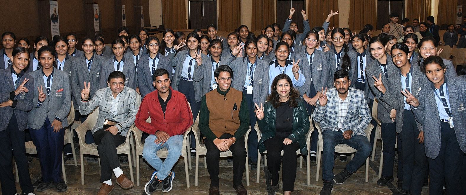 अमेरिका के वॉशिंगटन राज्य की रेडमंड सिटी काउंसिल की सदस्य बनी लखनऊ की बेटी मेनका सोनी का देवा र