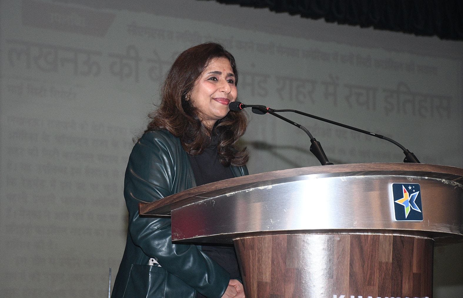 अमेरिका के वॉशिंगटन राज्य की रेडमंड सिटी काउंसिल की सदस्य बनी लखनऊ की बेटी मेनका सोनी का देवा र