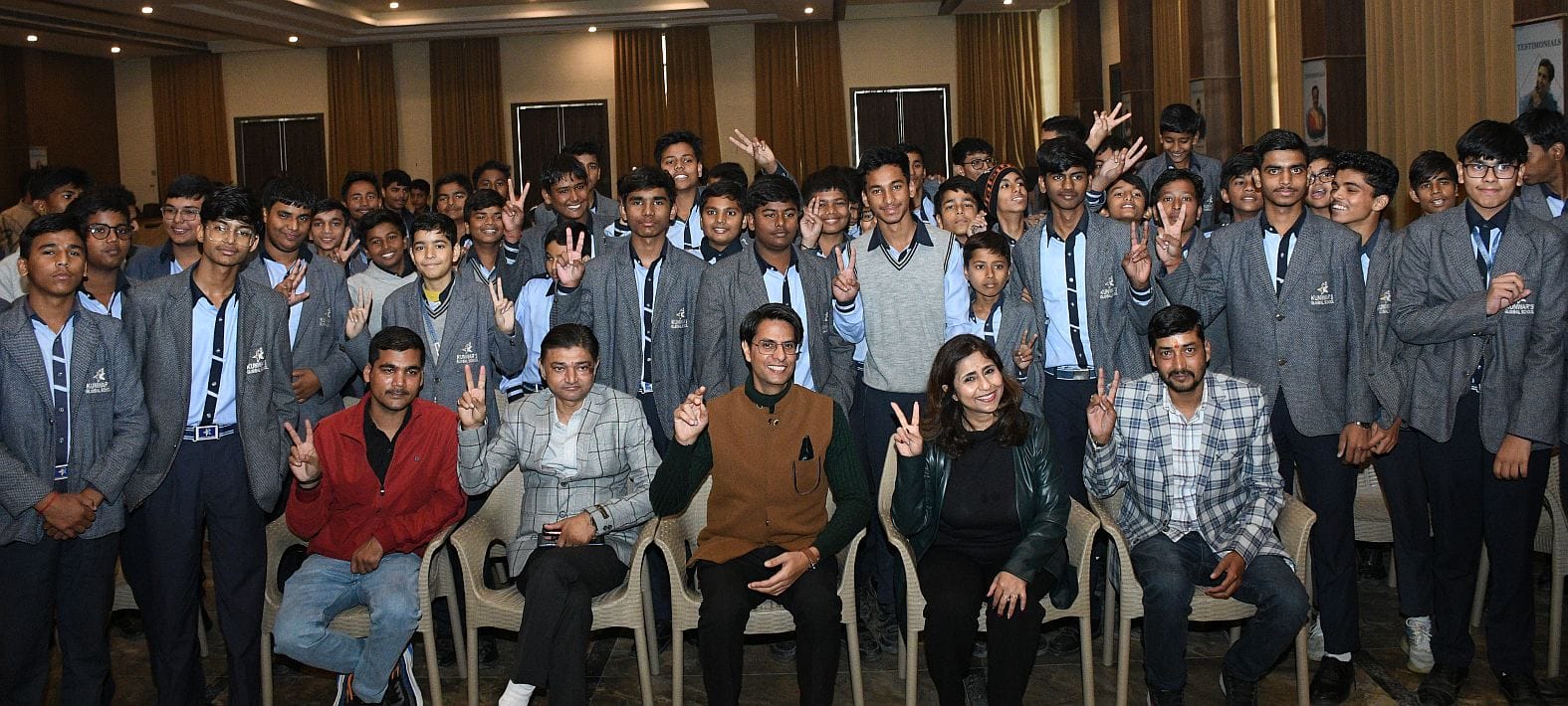 अमेरिका के वॉशिंगटन राज्य की रेडमंड सिटी काउंसिल की सदस्य बनी लखनऊ की बेटी मेनका सोनी का देवा र