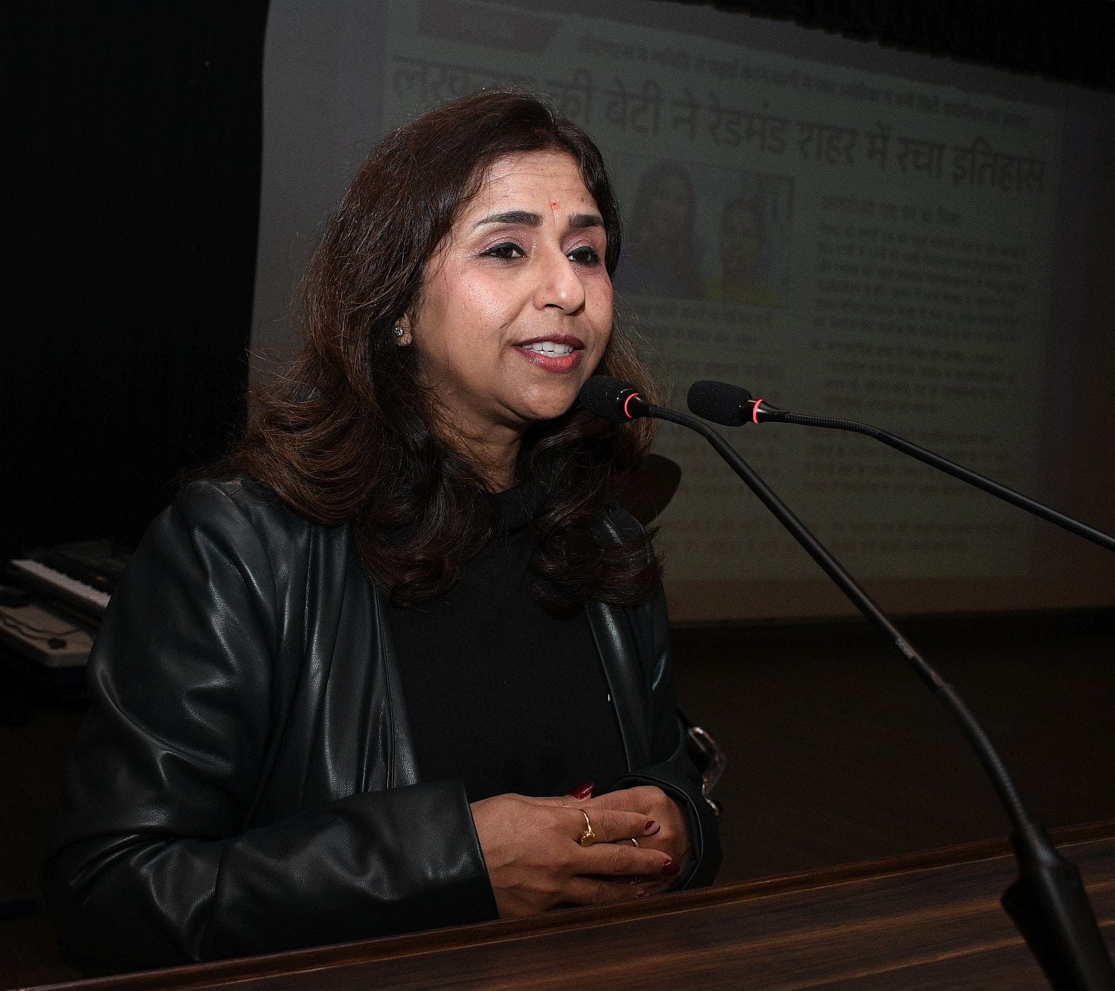 अमेरिका के वॉशिंगटन राज्य की रेडमंड सिटी काउंसिल की सदस्य बनी लखनऊ की बेटी मेनका सोनी का देवा र