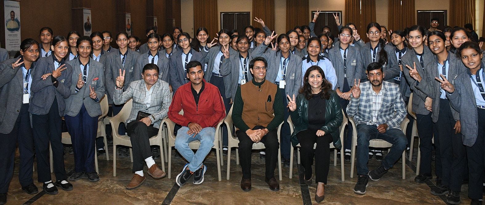 अमेरिका के वॉशिंगटन राज्य की रेडमंड सिटी काउंसिल की सदस्य बनी लखनऊ की बेटी मेनका सोनी का देवा र