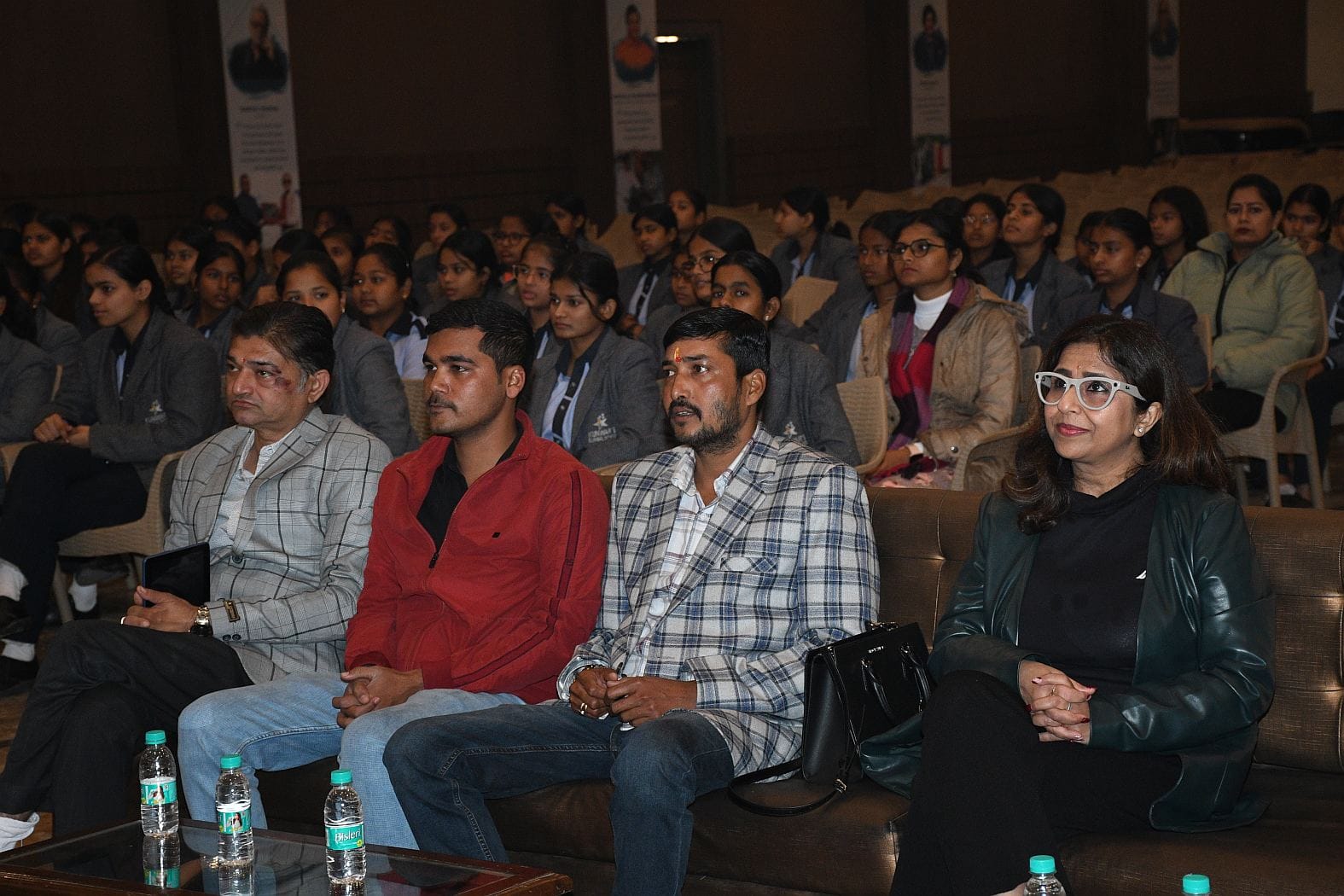 अमेरिका के वॉशिंगटन राज्य की रेडमंड सिटी काउंसिल की सदस्य बनी लखनऊ की बेटी मेनका सोनी का देवा र