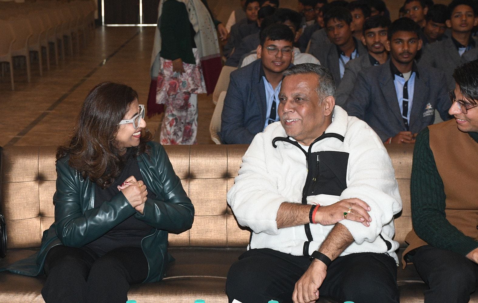 अमेरिका के वॉशिंगटन राज्य की रेडमंड सिटी काउंसिल की सदस्य बनी लखनऊ की बेटी मेनका सोनी का देवा र