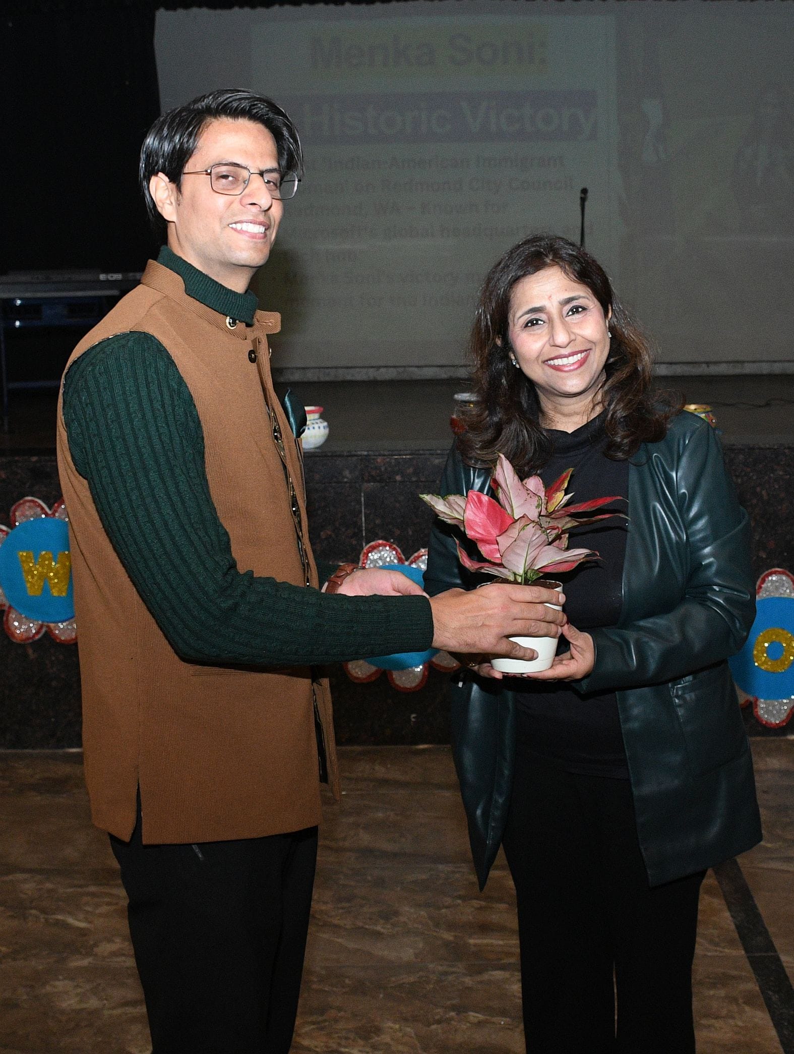 अमेरिका के वॉशिंगटन राज्य की रेडमंड सिटी काउंसिल की सदस्य बनी लखनऊ की बेटी मेनका सोनी का देवा र