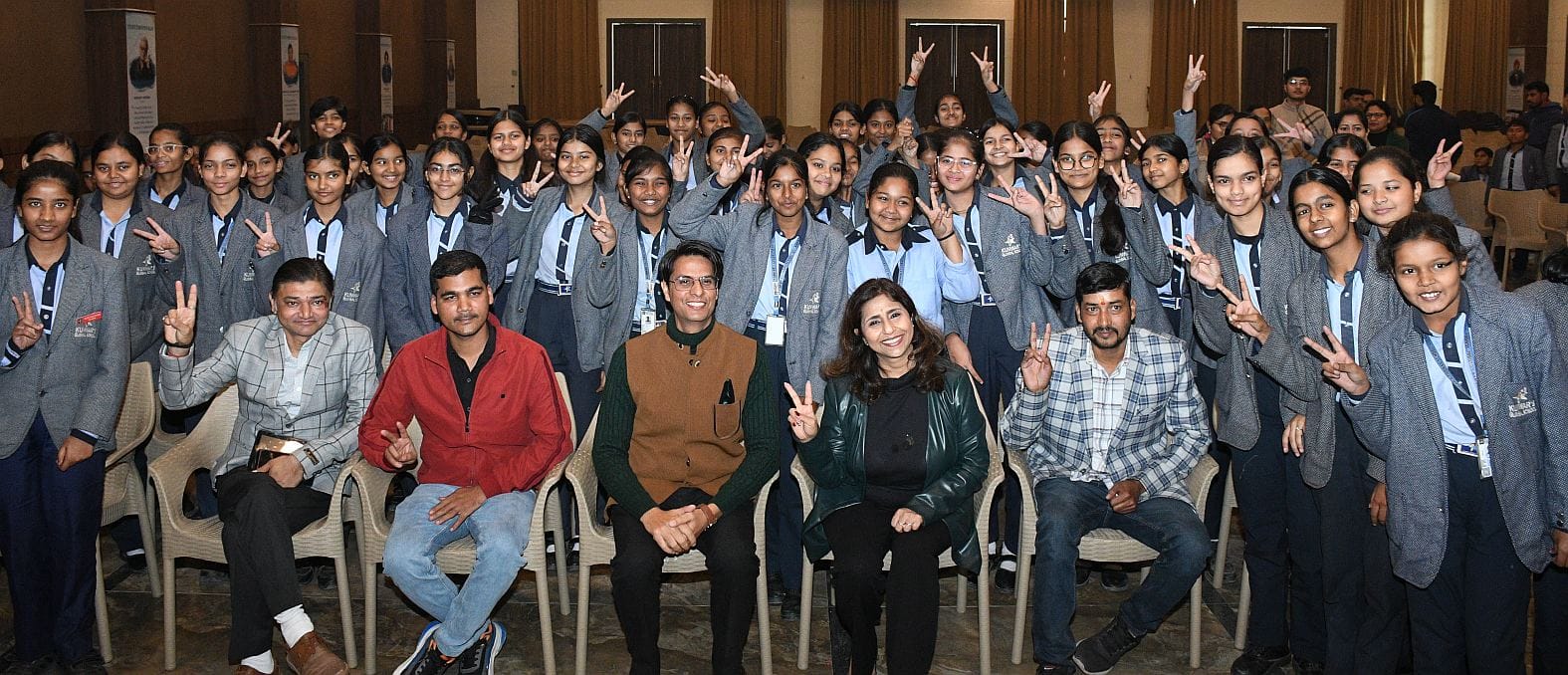 अमेरिका के वॉशिंगटन राज्य की रेडमंड सिटी काउंसिल की सदस्य बनी लखनऊ की बेटी मेनका सोनी का देवा र