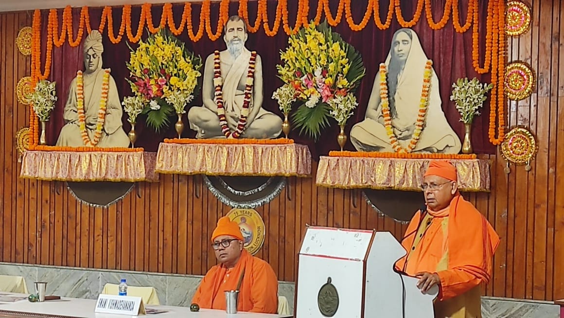 अयोध्या धाम की यात्रा के िलए बस में सवार श्रद्धालु। स्रोत ः आयोजक अयोध्या धाम की यात्रा के िलए बस में सवार श्रद्धालु। स्रोत ः आयोजक