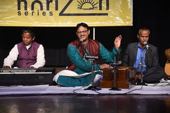 अयोध्या धाम की यात्रा के िलए बस में सवार श्रद्धालु। स्रोत ः आयोजक अयोध्या धाम की यात्रा के िलए बस में सवार श्रद्धालु। स्रोत ः आयोजक