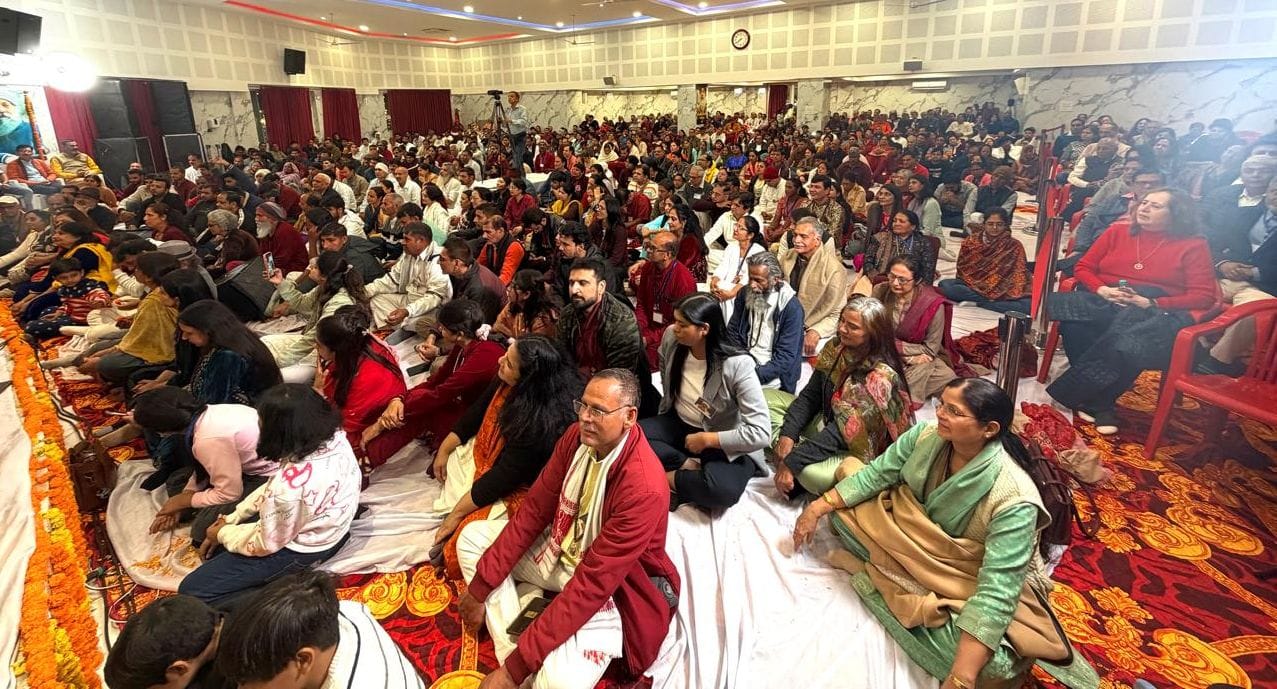 फोटो :40: सोनीपत के गांव दीपालपुर स्थित ध्यान केंद्र में स्वामी शैलेंद्र सरस्वती व मां अमृत प्र