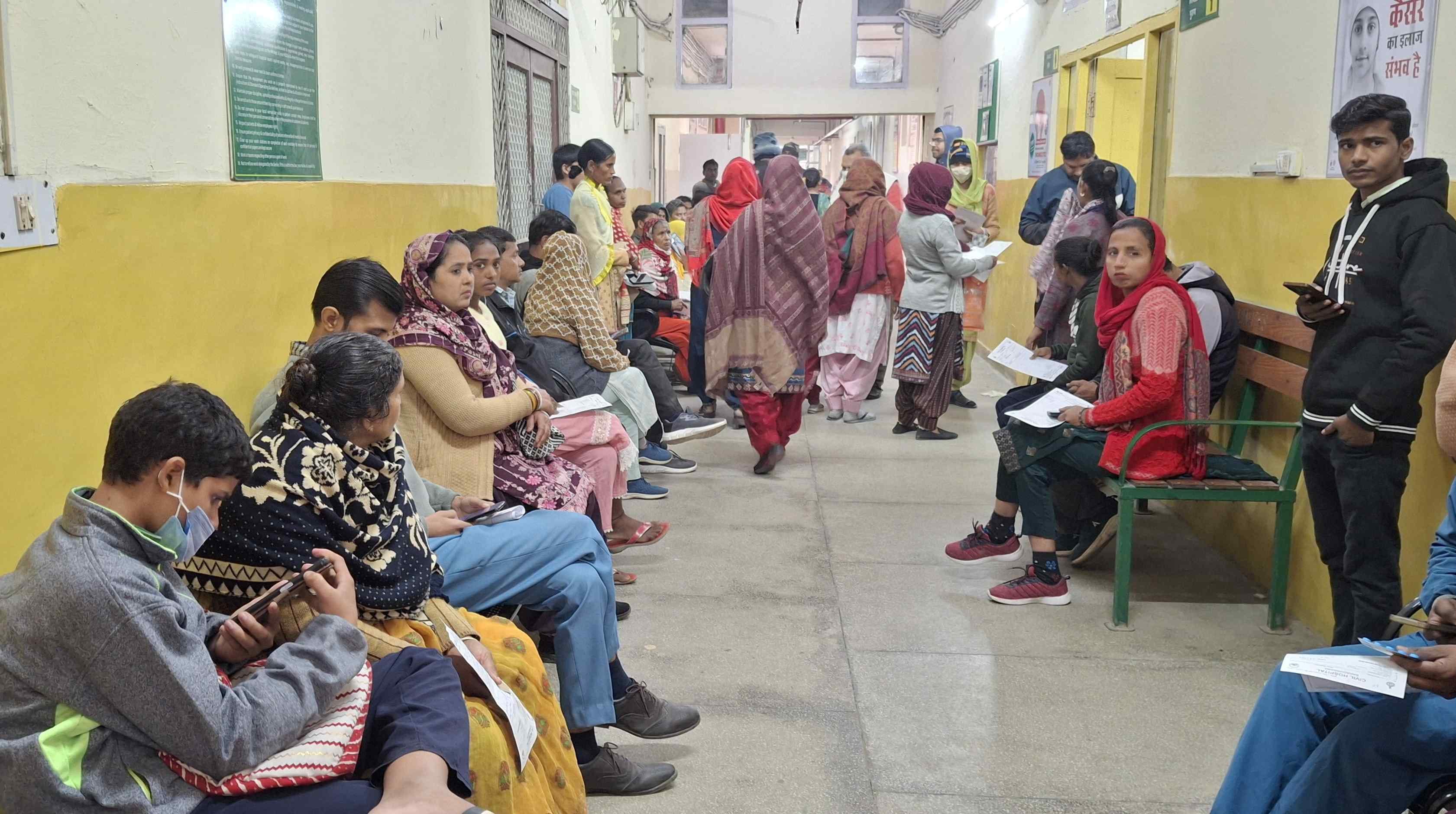 -फोटो 61 : नागरिक अस्पताल की हड्डी रोग विभाग की ओपीडी में इलाज कराने पहुंचे लोग। संवाद -फोटो 61 : नागरिक अस्पताल की हड्डी रोग विभाग की ओपीडी में इलाज कराने पहुंचे लोग। संवाद