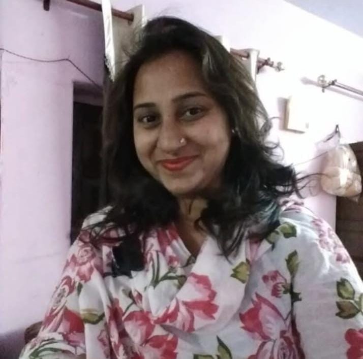 जिला अस्पताल मेंं मरीज की जांच करते मनो रोग विशेषज्ञ डॉ. नितेश सिंह। संवाद