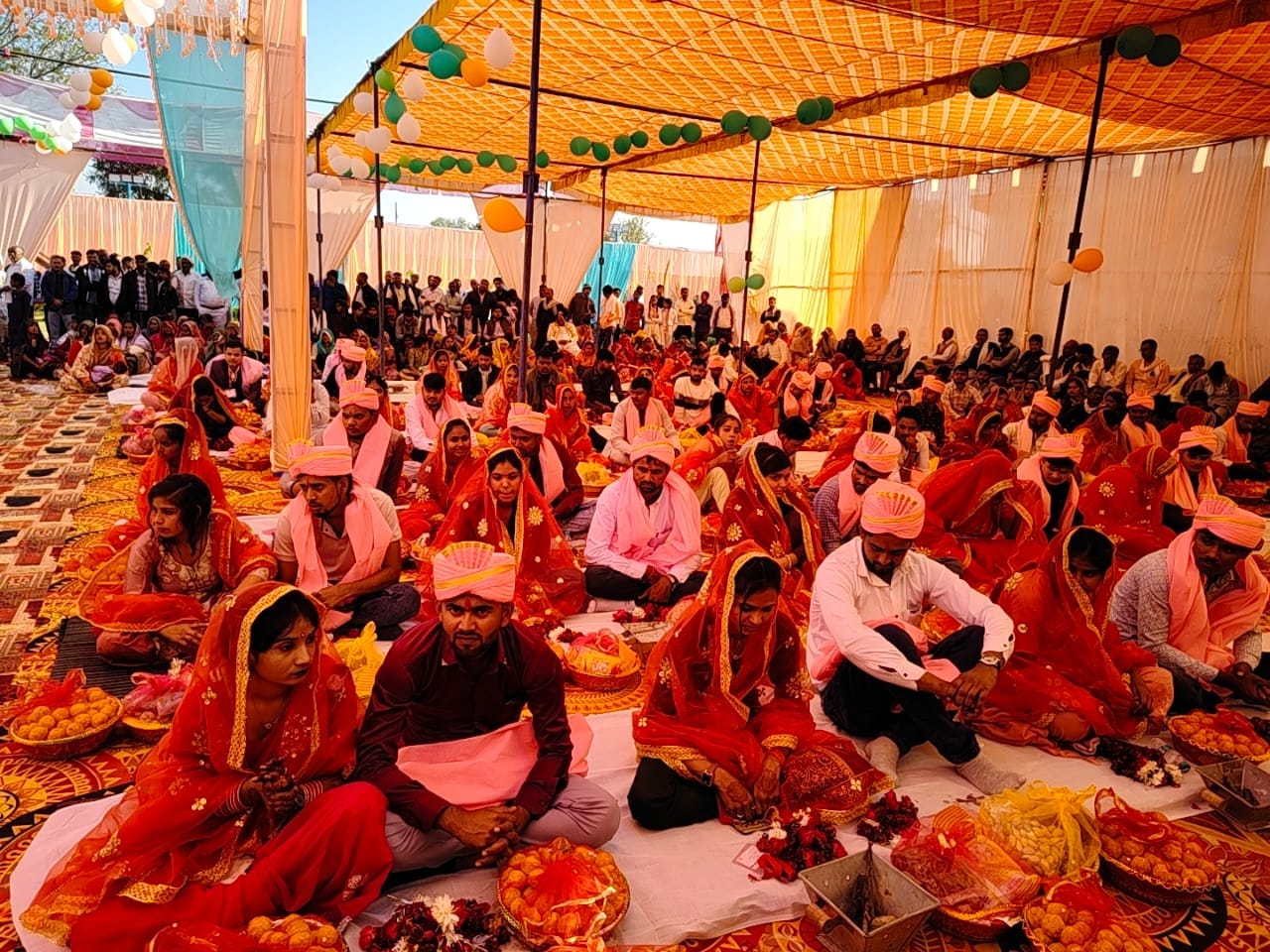 मुख्यमंत्री सामूहिक विवाह समारोह मे विवाह के पवित्र बंधन मे बंधे 82 जोड़े