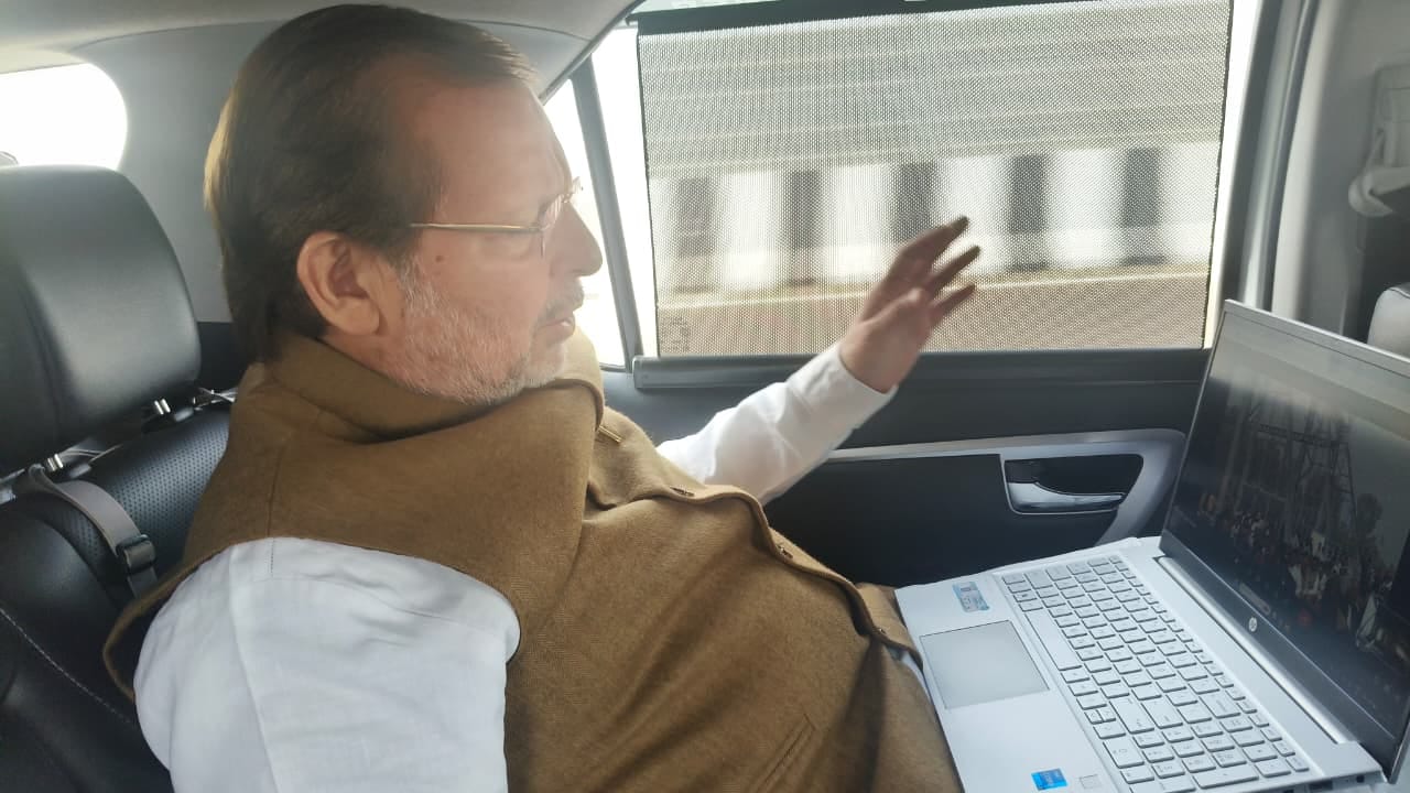 पिराई सत्र के शुभारंभ के दौरान रिबन काटते हुए बीजेपी की जिला अध्यक्ष ज्योति सैनी। पिराई सत्र के शुभारंभ के दौरान रिबन काटते हुए बीजेपी की जिला अध्यक्ष ज्योति सैनी।