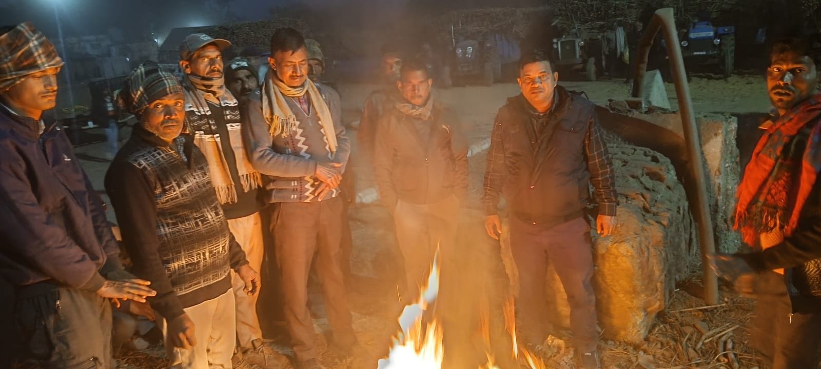 शनिवार सुबह साढ़े आठ बजे छाया कोहरा। संवाद