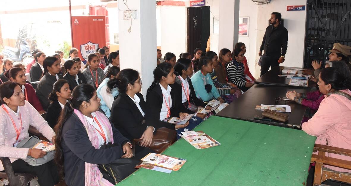 दोस्त पुलिस कार्यक्रम के तहत नेताजी सुभाष चंद्र बोस गर्ल्स पीजी कॉलेज की छात्राओं ने महिला थाने दोस्त पुलिस कार्यक्रम के तहत नेताजी सुभाष चंद्र बोस गर्ल्स पीजी कॉलेज की छात्राओं ने महिला थाने