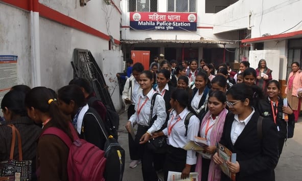दोस्त पुलिस कार्यक्रम के तहत नेताजी सुभाष चंद्र बोस गर्ल्स पीजी कॉलेज की छात्राओं ने महिला थाने दोस्त पुलिस कार्यक्रम के तहत नेताजी सुभाष चंद्र बोस गर्ल्स पीजी कॉलेज की छात्राओं ने महिला थाने