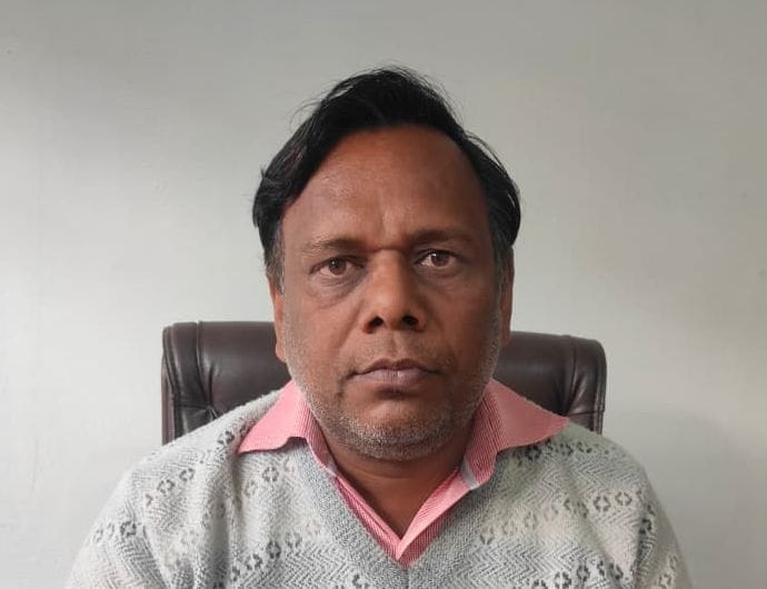13जेएनडी04 : शहर में एक दुकान पर जूते खरीदते हुए ग्राहक। संवाद 13जेएनडी04 : शहर में एक दुकान पर जूते खरीदते हुए ग्राहक। संवाद