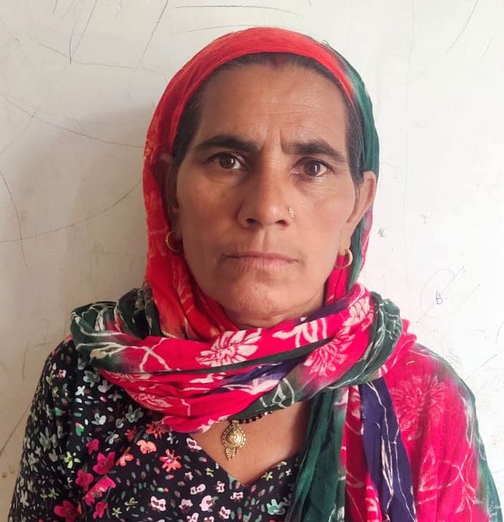 13जेएनडी41-रानी तालाब स्थित गैस एजेंसी, जहां पर इन दिनों सिलिंडरों की किल्लत हो गई है। संवाद 13जेएनडी41-रानी तालाब स्थित गैस एजेंसी, जहां पर इन दिनों सिलिंडरों की किल्लत हो गई है। संवाद