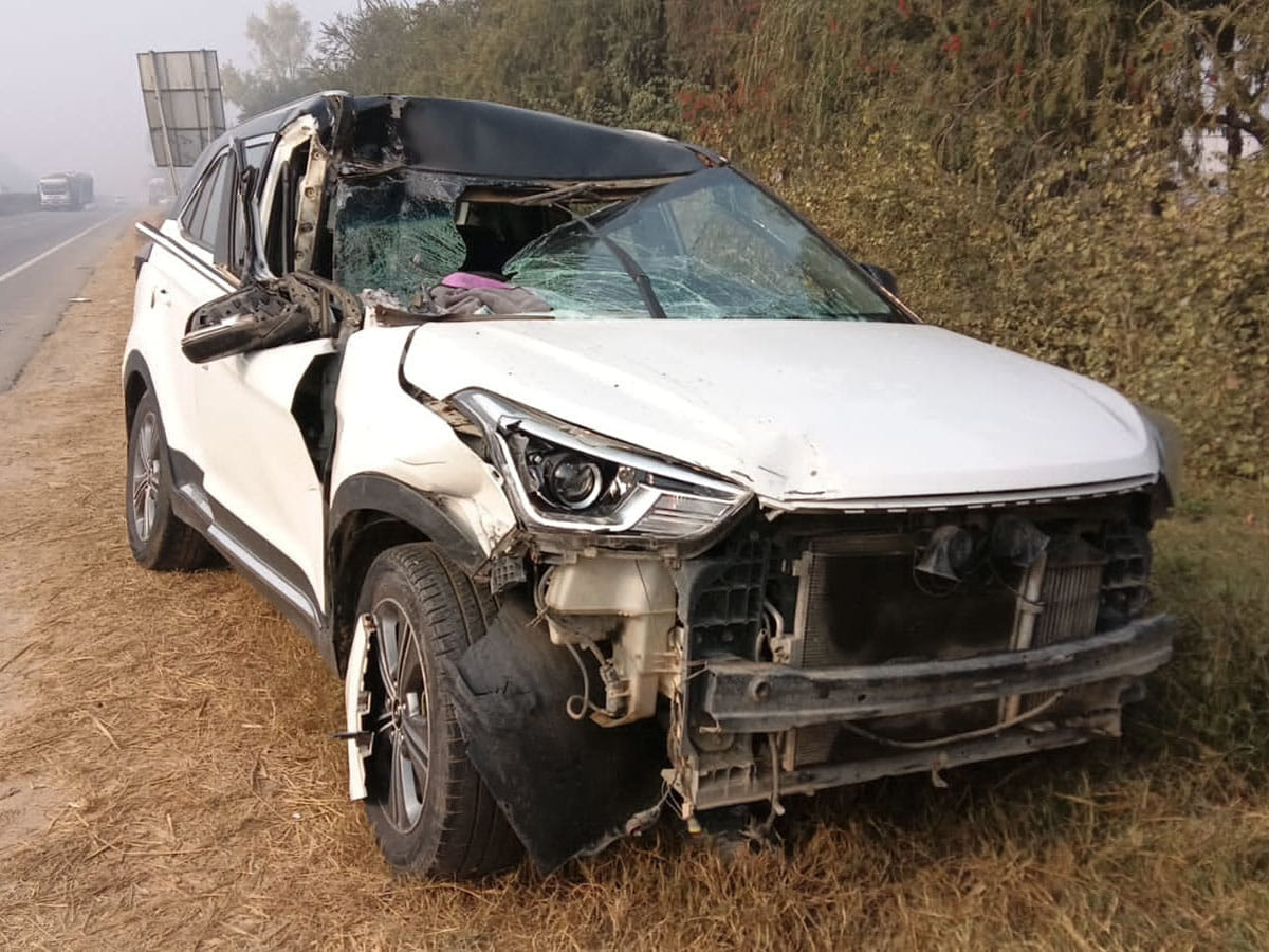 13kht_36_ट्रक टै्रक्टर दुर्घटना में सडक़ पर बिखरा धान 13kht_36_ट्रक टै्रक्टर दुर्घटना में सडक़ पर बिखरा धान