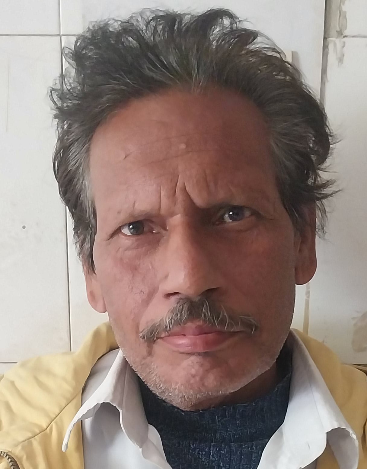 चिकित्सा व्यवस्था बदहाल की खबर से संबंधित फोटो। ग्वालीखेड़ा स्थित प्राथमिक स्वास्थ्य केंद्र म