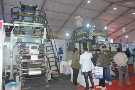 डिफेंस ग्राउंड में चल रहे वुड एंड प्लास्टिक एक्सपो में उपकरण की जानकारी लेते लोग। डिफेंस ग्राउंड में चल रहे वुड एंड प्लास्टिक एक्सपो में उपकरण की जानकारी लेते लोग।