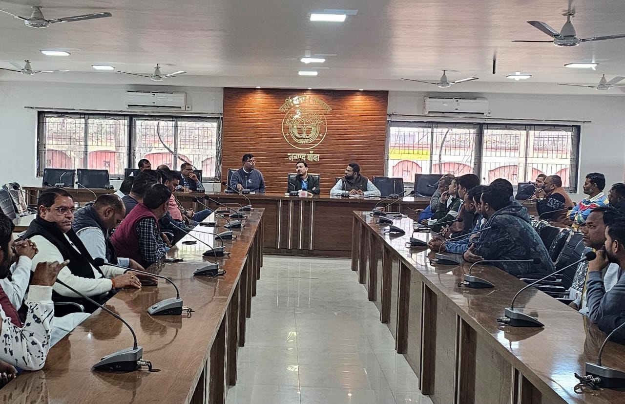फोटो- 10 अमलोर खादर खदान में रात में निरीक्षण करते डीएम व एसपी। स्रोत- खनिज विभाग फोटो- 10 अमलोर खादर खदान में रात में निरीक्षण करते डीएम व एसपी। स्रोत- खनिज विभाग