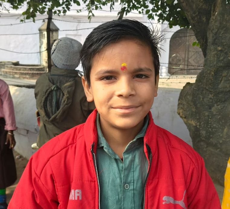 फोटो-26- जीआईसी औरास से परीक्षा देकर निकलते परीक्षार्थी। संवाद फोटो-26- जीआईसी औरास से परीक्षा देकर निकलते परीक्षार्थी। संवाद