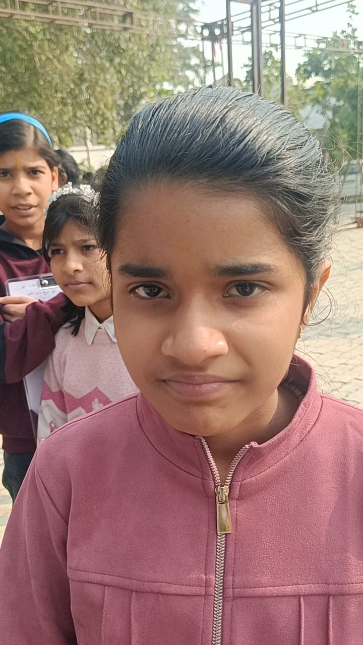 फोटो-34-श्री गजेंद्र सिंह इंटर कॉलेज बिधूना से परीक्षा देकर निकलते छात्र। संवाद फोटो-34-श्री गजेंद्र सिंह इंटर कॉलेज बिधूना से परीक्षा देकर निकलते छात्र। संवाद