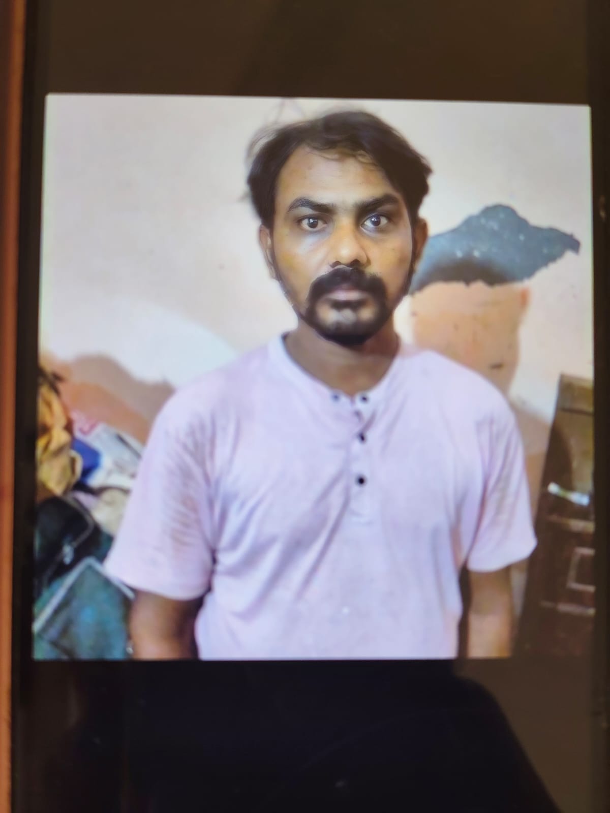 हादसे के बाद क्षतिग्रस्त एसयूवी।