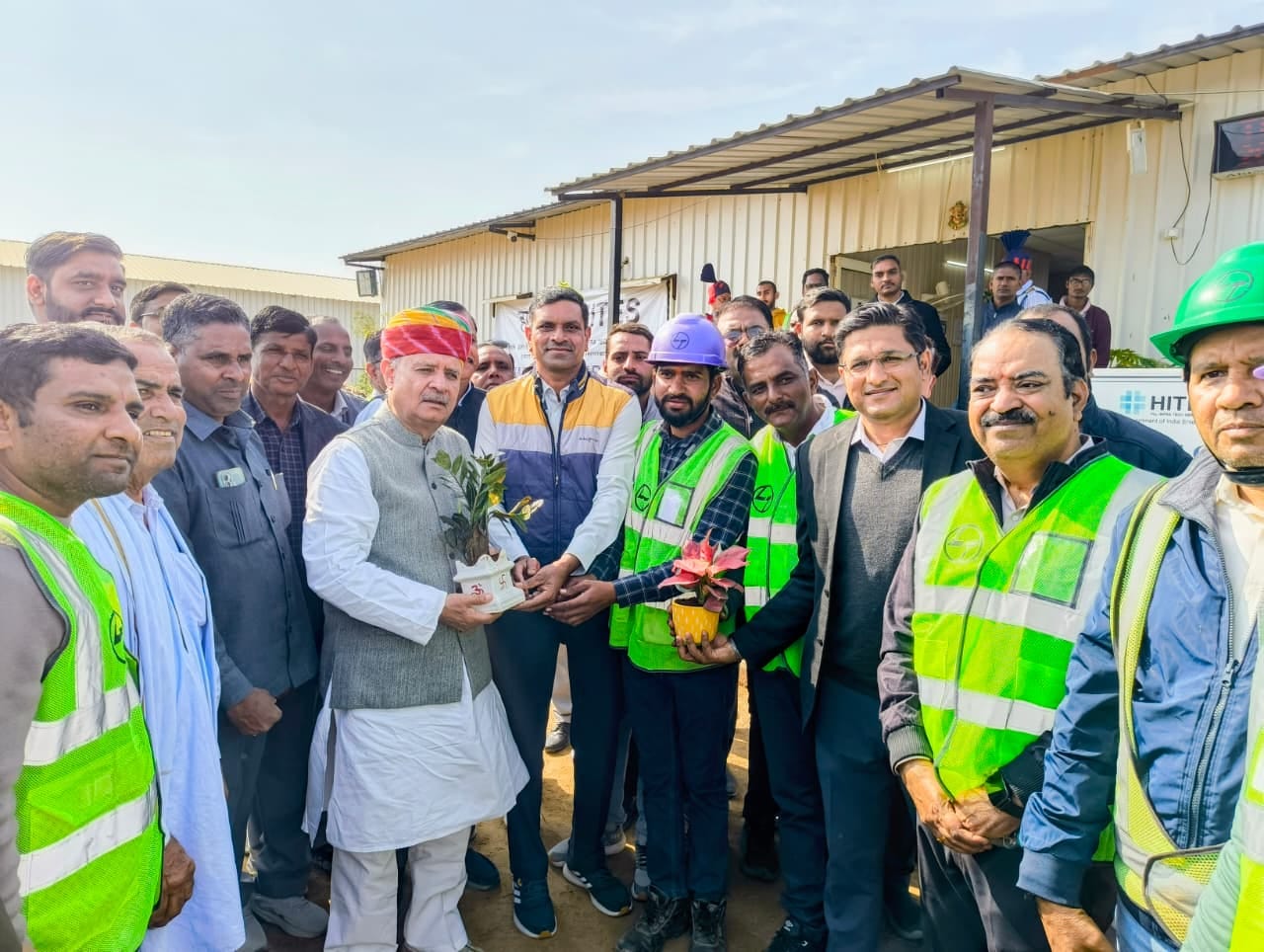 माजरा स्थित निर्माणाधीन एम्स का जायजा लेते केंद्रीय मंत्री राव इंद्रजीत सिंह। संवाद