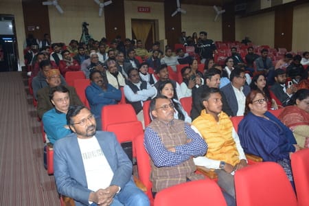नव भारत निर्माण समिति एवं बनारस लिट फेस्ट के संयुक्त तत्वावधान में हुआशान-ए-अवध साहित्यिक उत्सव